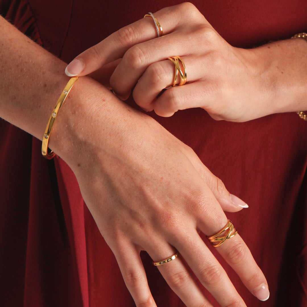 Nova Intertwined Ring