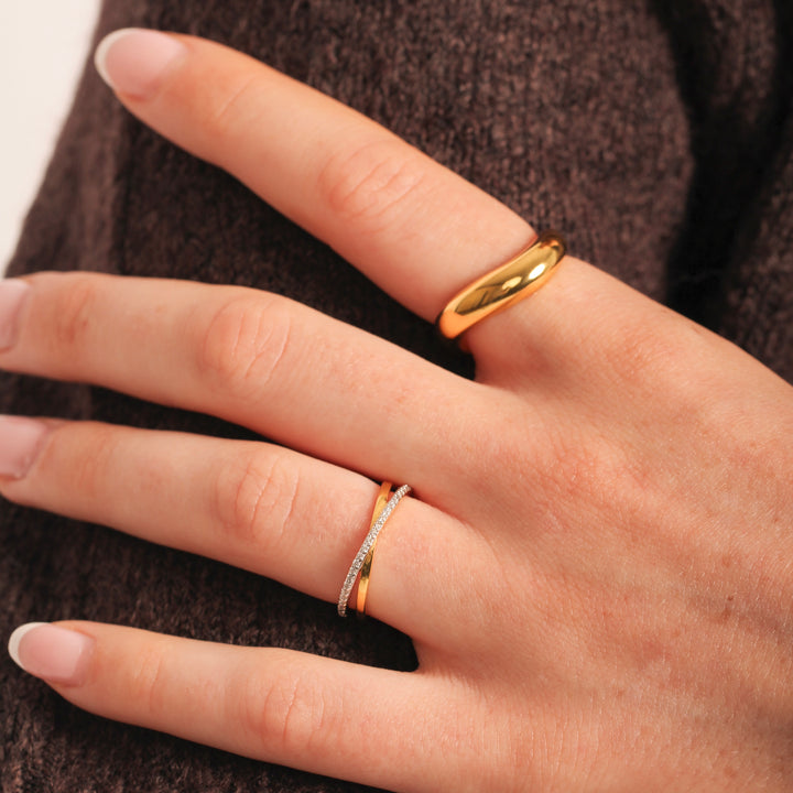 Nova Diamond Intertwined Ring