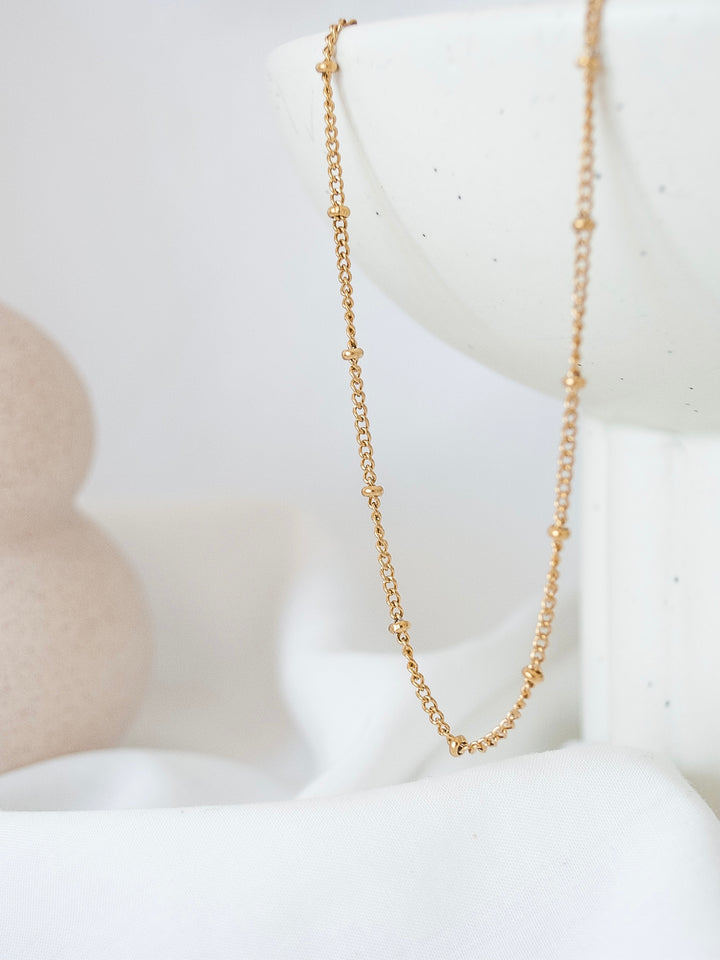 Dotted chain necklace